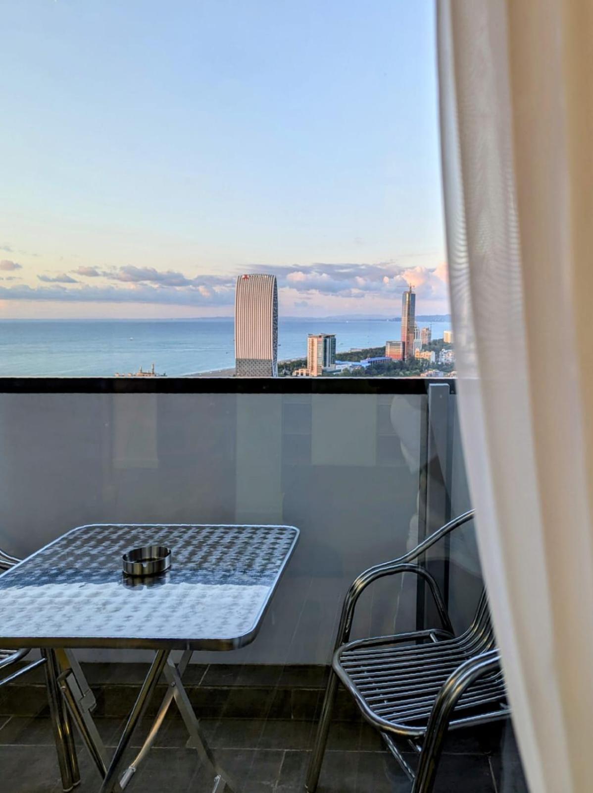 Intourist Residence Premium Studio Batumi Esterno foto